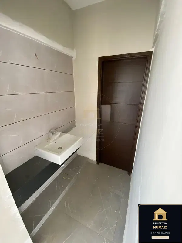 225 Sq. Yd. Corporate Office Space on Zulfiqar Commercial For Rent in DHA Phase 8 Karachi — Photograph 4