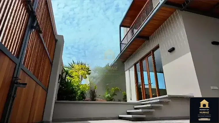 12,500 Sq. Yd. 6-Bedroom Luxury Villa in DHA Phase 8 For Sale in DHA Phase 8 Karachi — Photograph 2