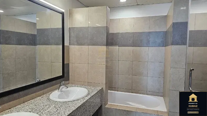 2-Bedroom Luxury Apartment (Sea Facing, 4 Bath, Suite 1) at Pearl Towers For Sale in DHA Phase 8 Karachi — Photograph 6