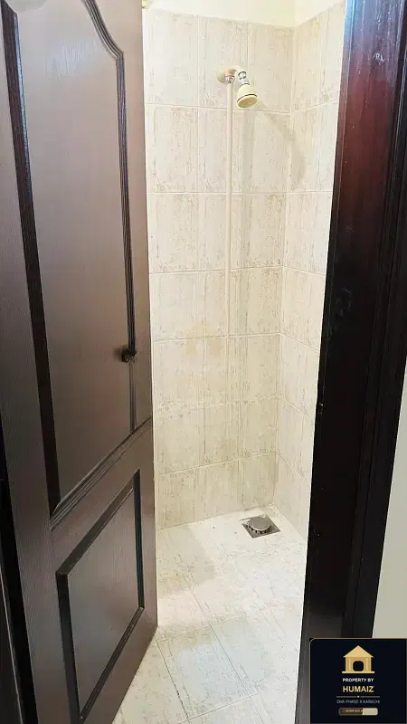 4-Bedroom Upper/Lower Portion (5 Bath, Unit 2) in DHA Phase 8 For Rent in DHA Phase 8 Karachi — Photograph 8