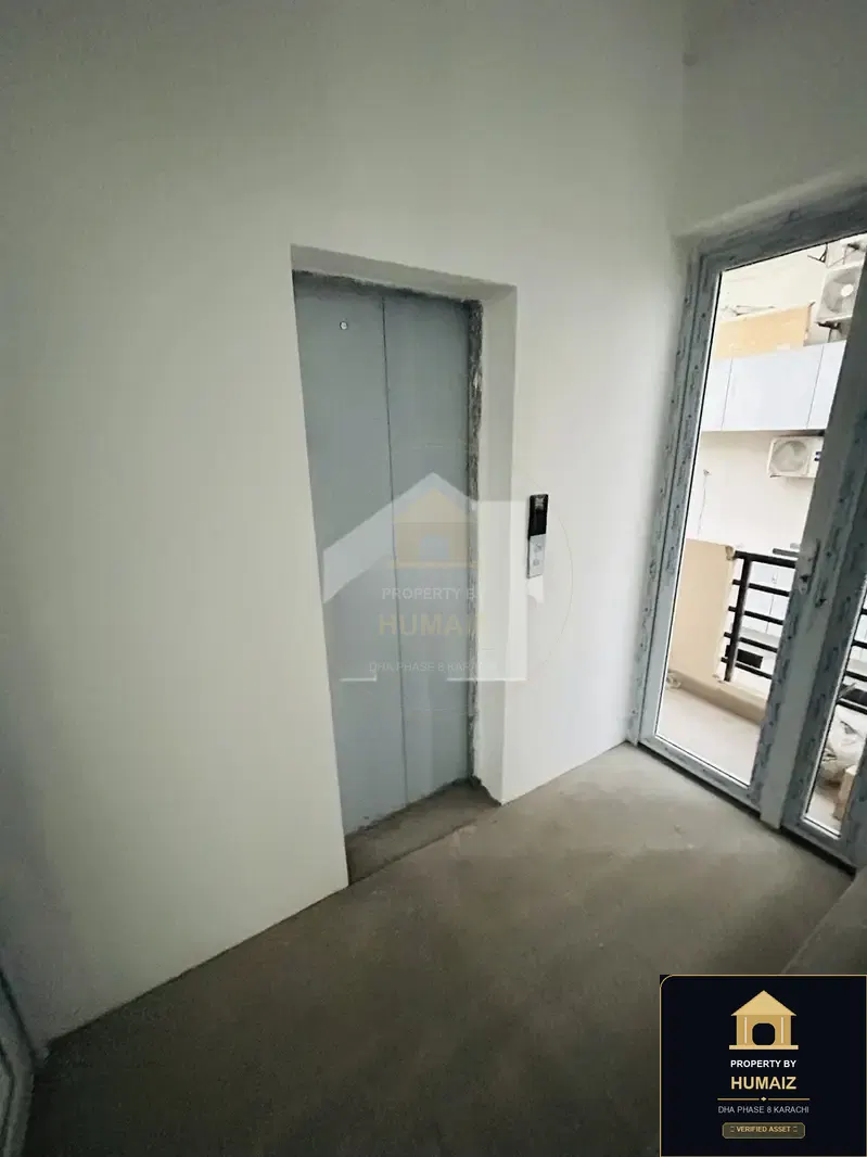 56 Sq. Yd. Corporate Office Space (Corner, Unit 1) in DHA Phase 8 For Rent in DHA Phase 8 Karachi — Photograph 4