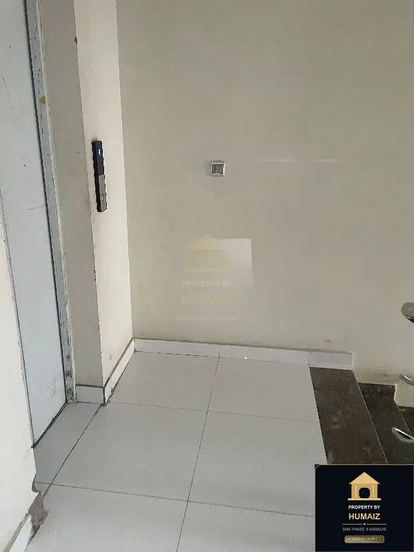 113 Sq. Yd. Corporate Office Space (Unit 5) on Al-Murtaza Commercial For Rent in DHA Phase 8 Karachi — Photograph 4