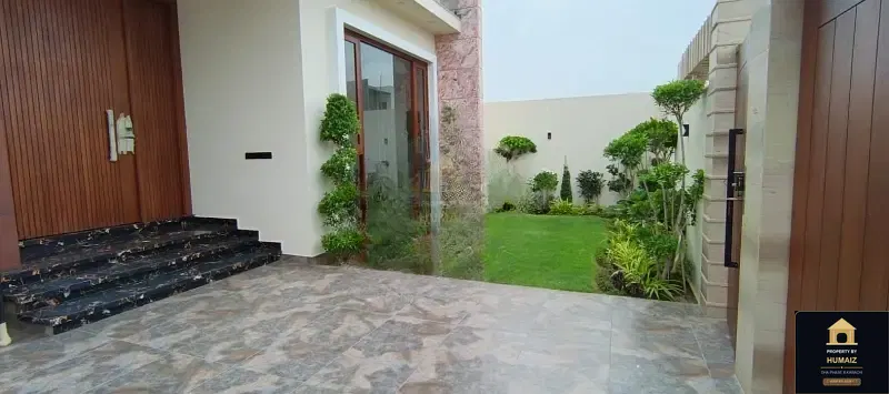 500 Sq. Yd. 7-Bedroom Luxury Villa (Basement, 6 Bath, Residence 9) in DHA Phase 8 For Sale in DHA Phase 8 Karachi — Photograph 2