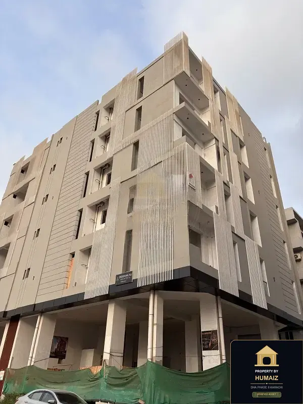 3-Bedroom Luxury Apartment (Park Facing, 4 Bath, Suite 32) on Al-Murtaza Commercial For Sale in DHA Phase 8 Karachi — Photograph 2