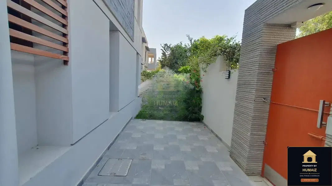 500 Sq. Yd. 6-Bedroom Luxury Villa (6 Bath, Residence 11) on Zulfiqar Commercial For Sale in DHA Phase 8 Karachi — Photograph 4
