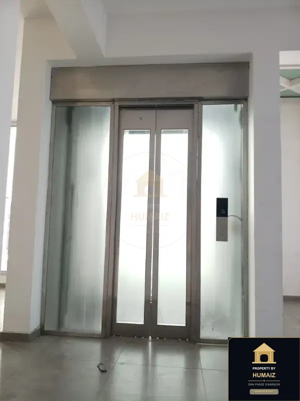 100 Sq. Yd. Corporate Office Space (Boulevard Facing, 1 Bath, Unit 4) on Zulfiqar Commercial For Rent in DHA Phase 8 Karachi — Photograph 8