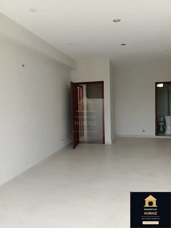 131 Sq. Yd. Corporate Office Space on Zulfiqar Commercial For Rent in DHA Phase 8 Karachi — Photograph 11