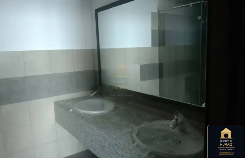 3-Bedroom Luxury Apartment (Sea Facing, 4 Bath, Suite 35) at Pearl Towers For Rent in DHA Phase 8 Karachi — Photograph 4