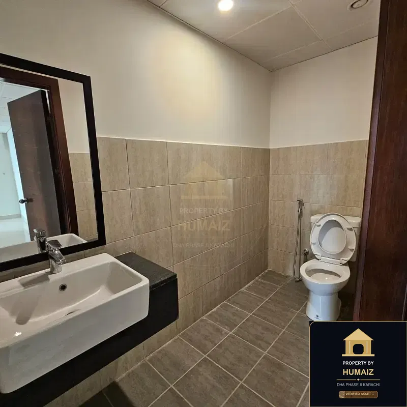 3-Bedroom Luxury Apartment (Sea Facing, 5 Bath, Suite 33) at Pearl Towers For Sale in DHA Phase 8 Karachi — Photograph 12
