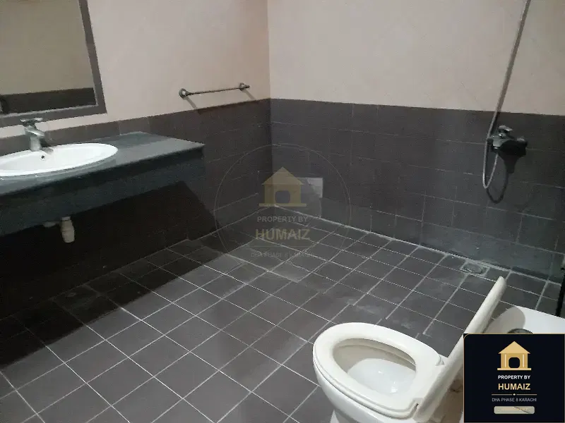 3-Bedroom Upper/Lower Portion (4 Bath, Unit 4) in Zone A For Rent in DHA Phase 8 Karachi — Photograph 4