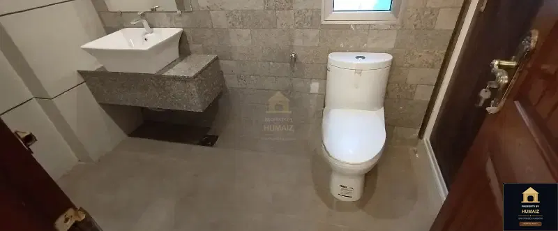 3-Bedroom Luxury Apartment (3 Bath, Suite 6) on Al-Murtaza Commercial For Sale in DHA Phase 8 Karachi — Photograph 10
