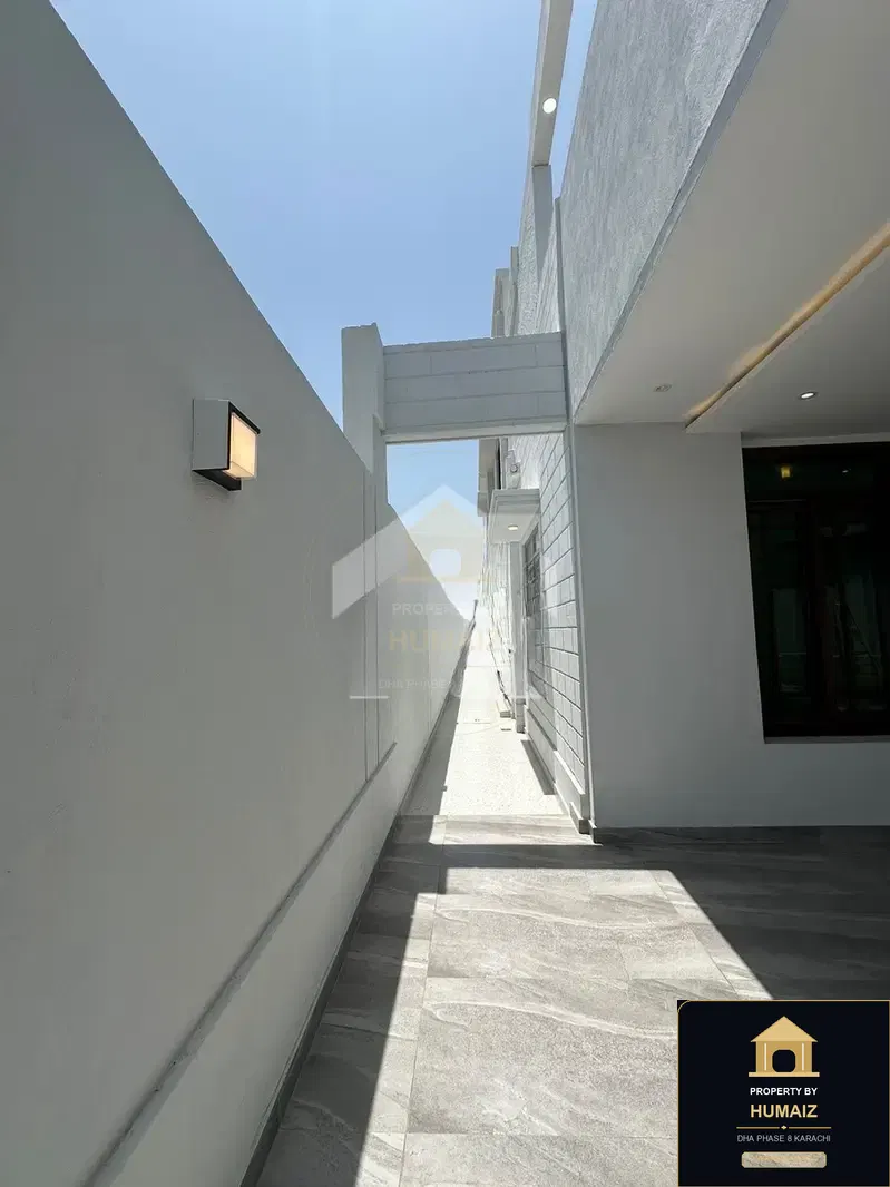 666 Sq. Yd. 6-Bedroom Luxury Villa (Basement, 7 Bath, Residence 10) in DHA Phase 8 For Sale in DHA Phase 8 Karachi — Photograph 3