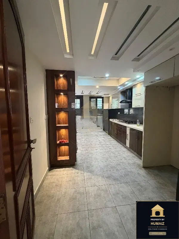500 Sq. Yd. 6-Bedroom Luxury Villa (Basement, 6 Bath, Residence 8) on Zulfiqar Commercial For Sale in DHA Phase 8 Karachi — Photograph 4
