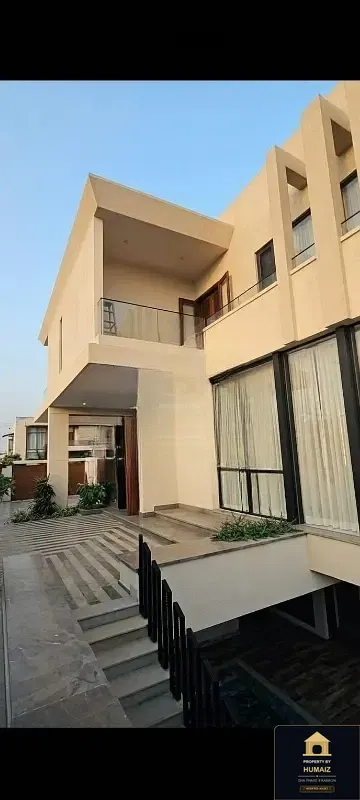 1,000 Sq. Yd. 7-Bedroom Luxury Villa (Private Pool, Residence 13) in DHA Phase 8 For Sale in DHA Phase 8 Karachi — Photograph 2