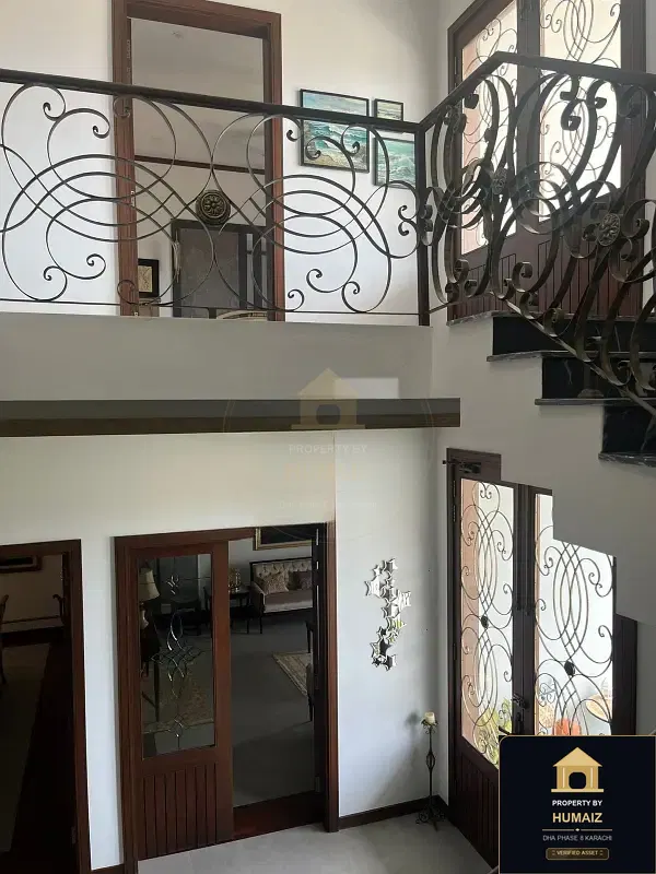 700 Sq. Yd. 6-Bedroom Luxury Villa on Khayaban-e-Faisal For Sale in DHA Phase 8 Karachi — Photograph 27