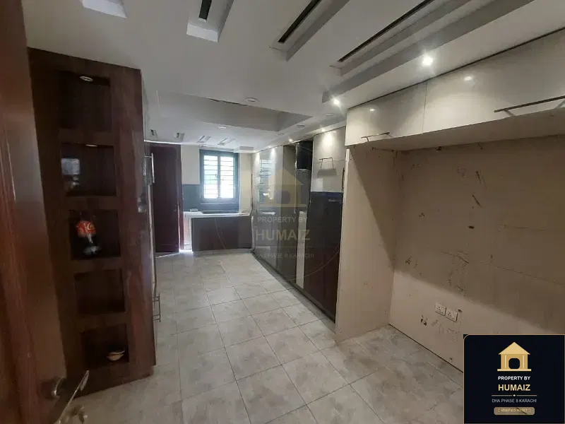 500 Sq. Yd. 6-Bedroom Luxury Villa (Basement, 7 Bath, Residence 74) in DHA Phase 8 For Sale in DHA Phase 8 Karachi — Photograph 4