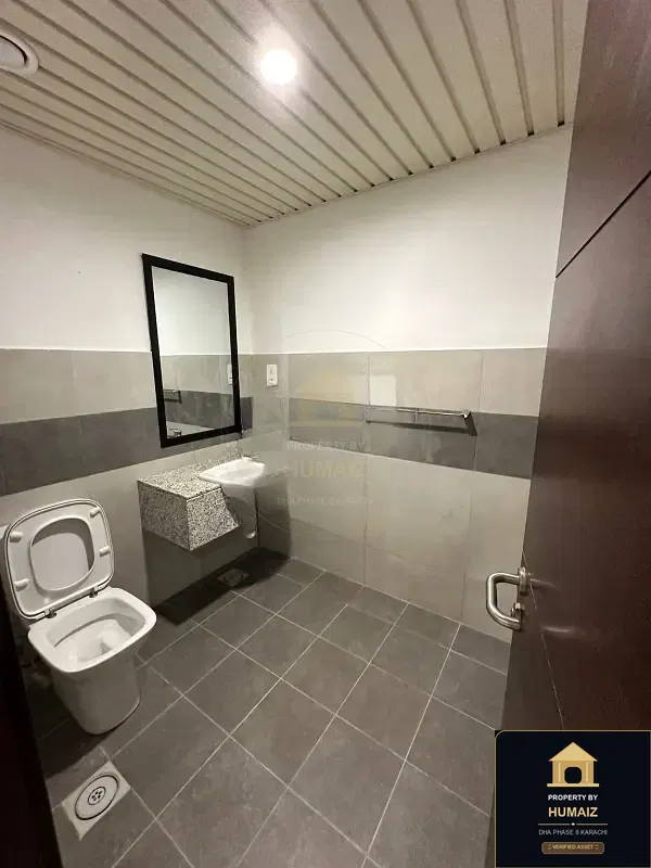 2-Bedroom Luxury Apartment (Sea Facing, 3 Bath, Suite 1) at Pearl Towers For Rent in DHA Phase 8 Karachi — Photograph 6