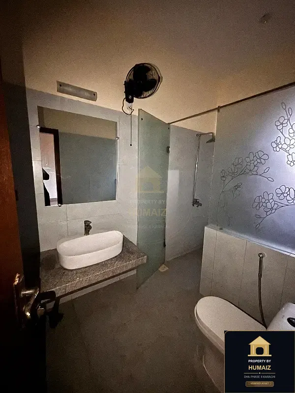 4-Bedroom Upper/Lower Portion (Brand New, 4 Bath, Unit 6) in DHA Phase 8 For Rent in DHA Phase 8 Karachi — Photograph 24
