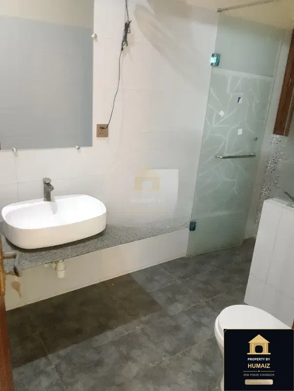 4-Bedroom Upper/Lower Portion (4 Bath, Unit 3) in DHA Phase 8 For Rent in DHA Phase 8 Karachi — Photograph 7