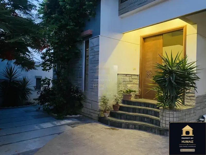 666 Sq. Yd. 6-Bedroom Luxury Villa (Basement, 7 Bath, Residence 1) in DHA Phase 8 For Rent in DHA Phase 8 Karachi — Photograph 2