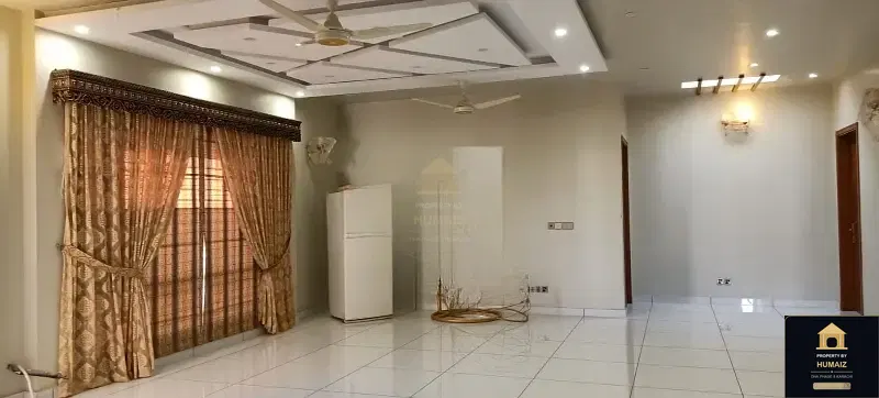 3-Bedroom Upper/Lower Portion (4 Bath, Unit 1) on Zulfiqar Commercial For Rent in DHA Phase 8 Karachi — Photograph 8