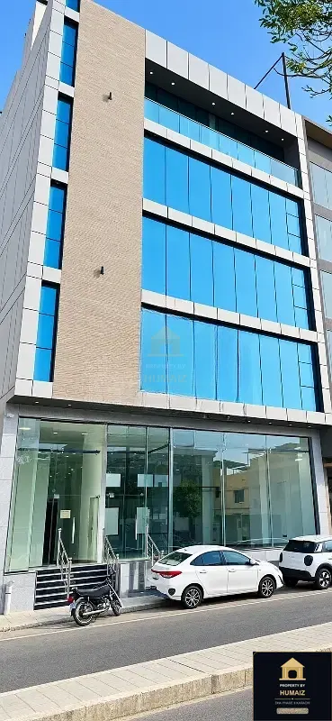 444 Sq. Yd. Commercial Retail Shop (Boulevard Facing, Unit 1) on Al-Murtaza Commercial For Rent in DHA Phase 8 Karachi — Photograph 2