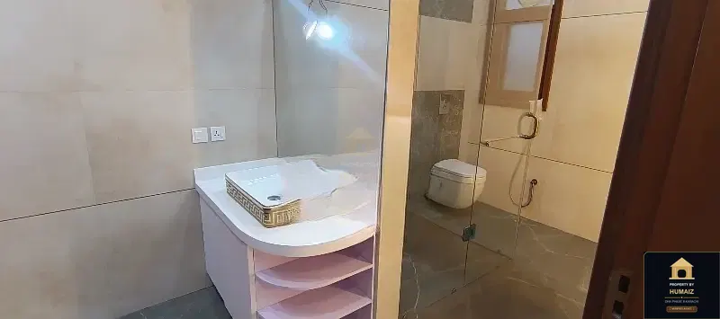 600 Sq. Yd. 7-Bedroom Luxury Villa in Zone A For Sale in DHA Phase 8 Karachi — Photograph 17