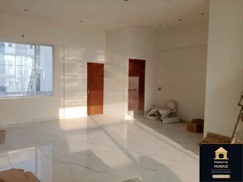 117 Sq. Yd. Corporate Office Space (Boulevard Facing, 1 Bath, Unit 1) in Khayaban-e-Shaheen For Rent in DHA Phase 8 Karachi — Photograph 8