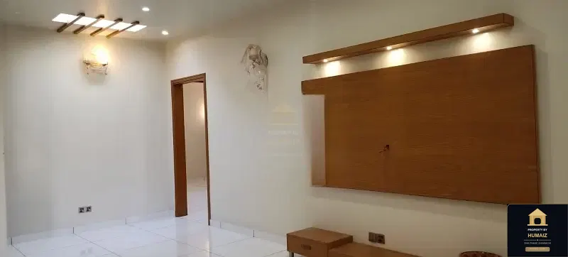 3-Bedroom Upper/Lower Portion (4 Bath, Unit 1) on Zulfiqar Commercial For Rent in DHA Phase 8 Karachi — Photograph 6