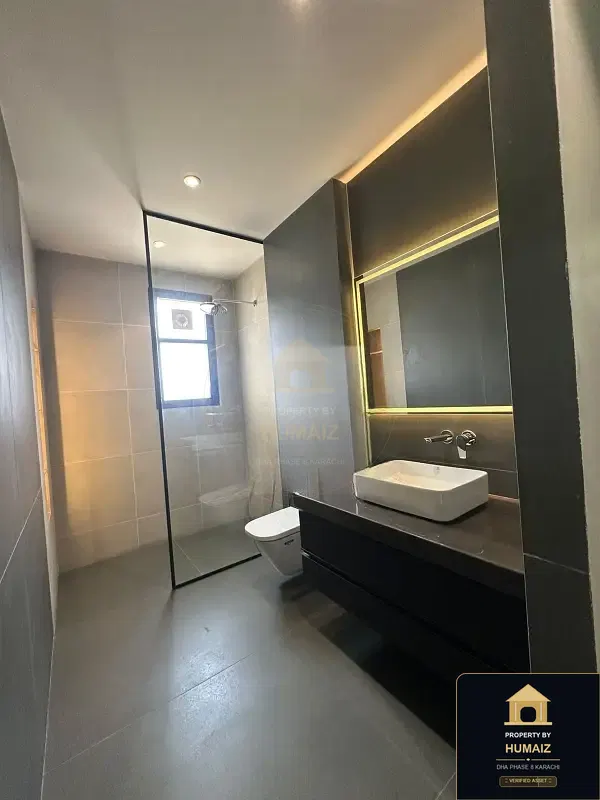 666 Sq. Yd. 5-Bedroom Luxury Villa (Basement, 6 Bath, Residence 5) in DHA Phase 8 For Sale in DHA Phase 8 Karachi — Photograph 6