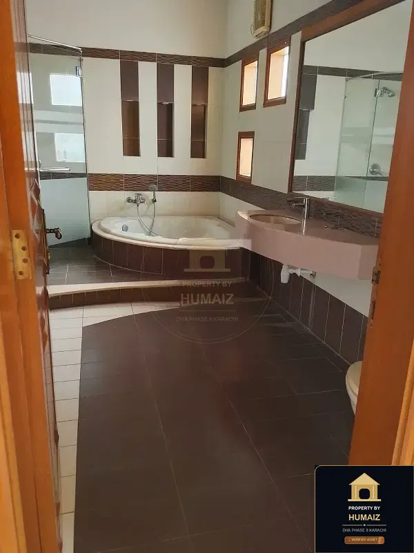 1,000 Sq. Yd. 6-Bedroom Luxury Villa (Private Pool, 6 Bath, Residence 1) in Khayaban-e-Tariq For Sale in DHA Phase 8 Karachi — Photograph 9
