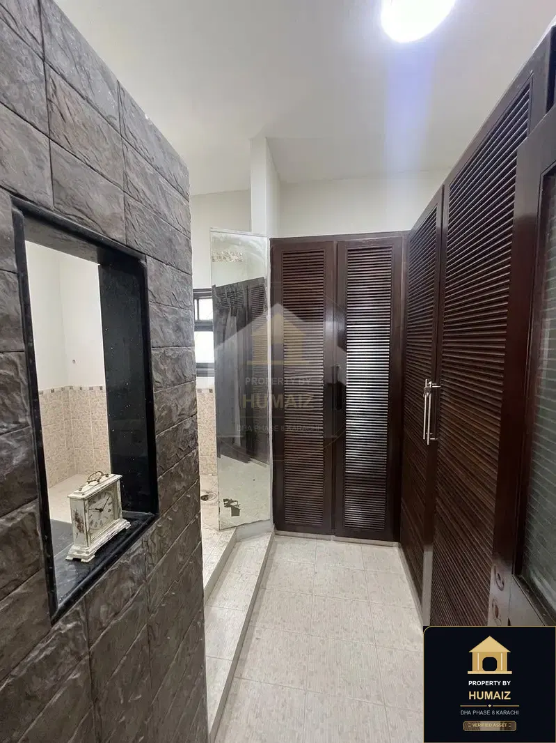4-Bedroom Upper/Lower Portion (5 Bath, Unit 12) in DHA Phase 8 For Rent in DHA Phase 8 Karachi — Photograph 12