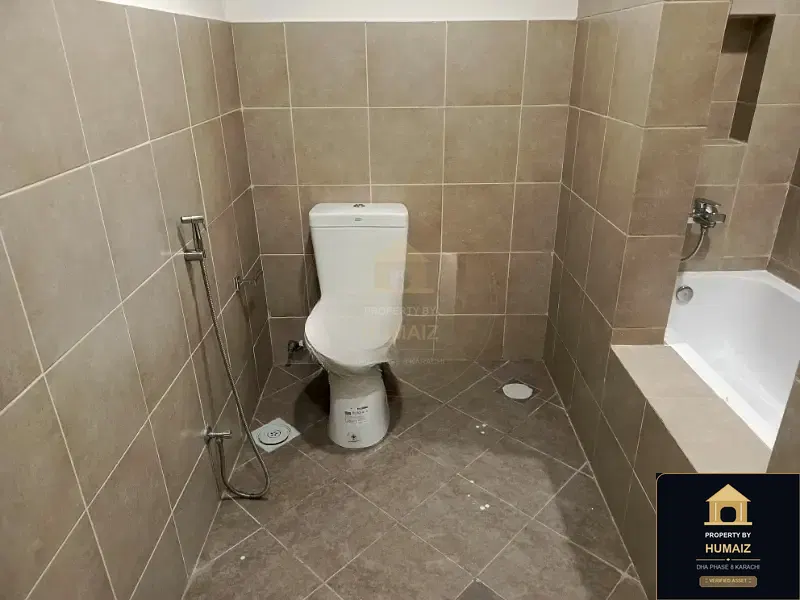 3-Bedroom Luxury Apartment (5 Bath, Suite 2) at Pearl Towers For Sale in DHA Phase 8 Karachi — Photograph 25
