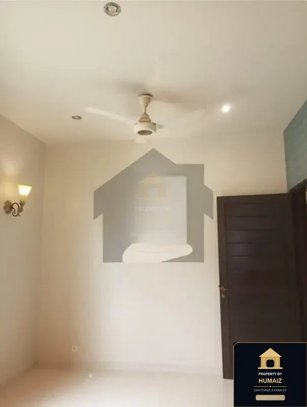 44 Sq. Yd. Commercial Retail Shop on Zulfiqar Commercial For Sale in DHA Phase 8 Karachi — Photograph 3