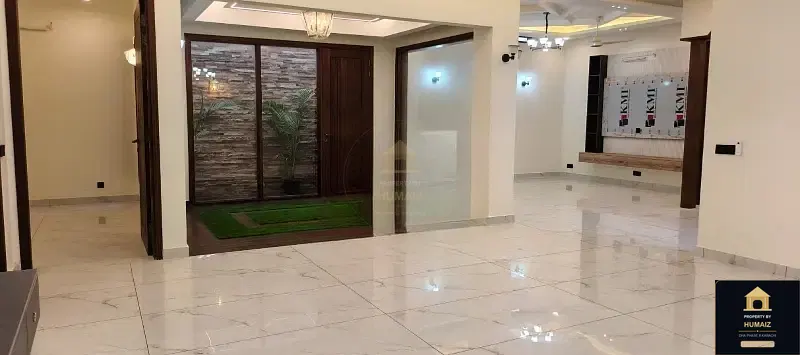 500 Sq. Yd. 7-Bedroom Luxury Villa (Basement, 6 Bath, Residence 9) in DHA Phase 8 For Sale in DHA Phase 8 Karachi — Photograph 4