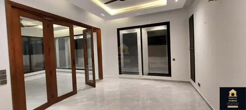 500 Sq. Yd. 6-Bedroom Luxury Villa (Private Pool, 6 Bath, Residence 1) in DHA Phase 8 For Rent in DHA Phase 8 Karachi — Photograph 23