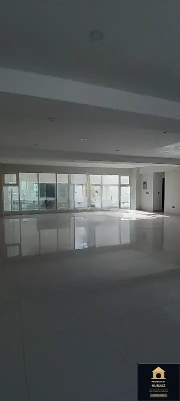 222 Sq. Yd. Corporate Office Space (Brand New, Unit 1) on Zulfiqar Commercial For Rent in DHA Phase 8 Karachi — Photograph 2