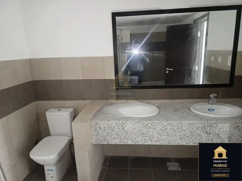 3-Bedroom Luxury Apartment (Sea Facing, 5 Bath, Suite 6) at Pearl Towers For Rent in DHA Phase 8 Karachi — Photograph 10