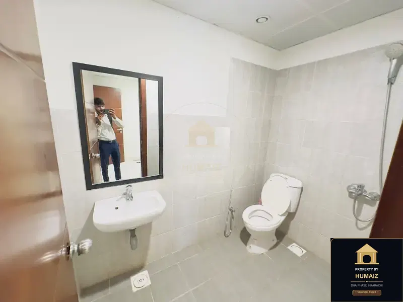 3-Bedroom Luxury Apartment (Sea Facing, 5 Bath, Suite 3) at Pearl Towers For Rent in DHA Phase 8 Karachi — Photograph 18