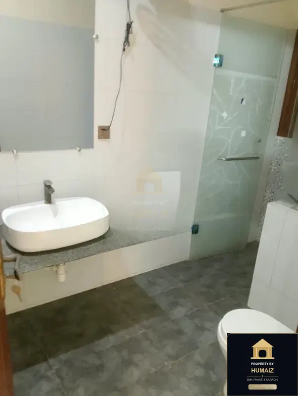 4-Bedroom Upper/Lower Portion (West Open, 4 Bath, Unit 7) in DHA Phase 8 For Rent in DHA Phase 8 Karachi — Photograph 4