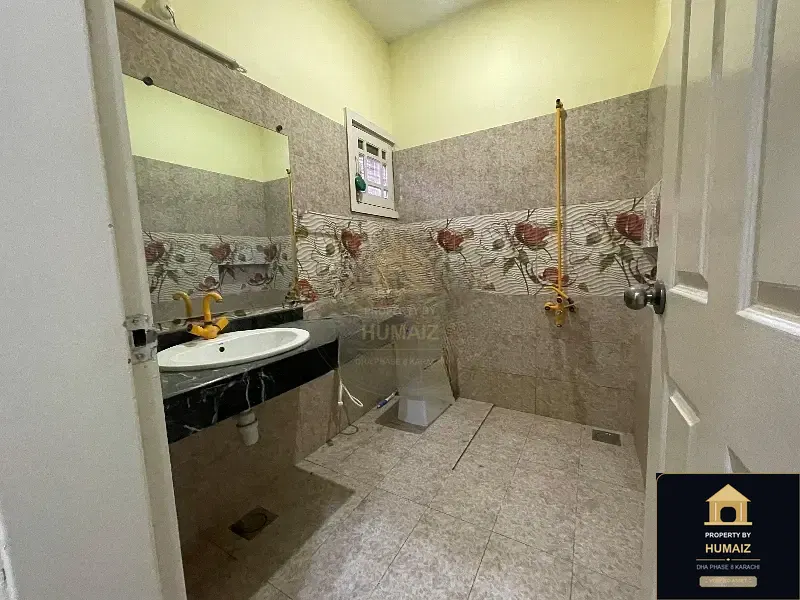 4-Bedroom Upper/Lower Portion (4 Bath, Unit 4) in DHA Phase 8 For Rent in DHA Phase 8 Karachi — Photograph 14