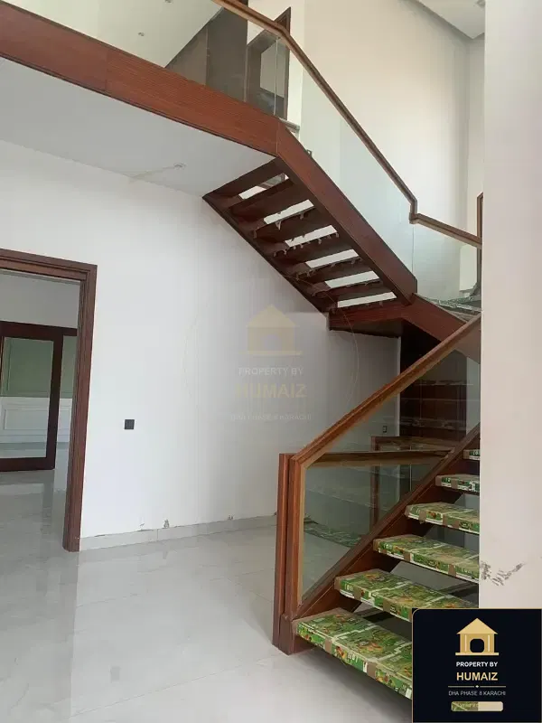 500 Sq. Yd. 6-Bedroom Luxury Villa (6 Bath, Residence 32) in DHA Phase 8 For Sale in DHA Phase 8 Karachi — Photograph 3