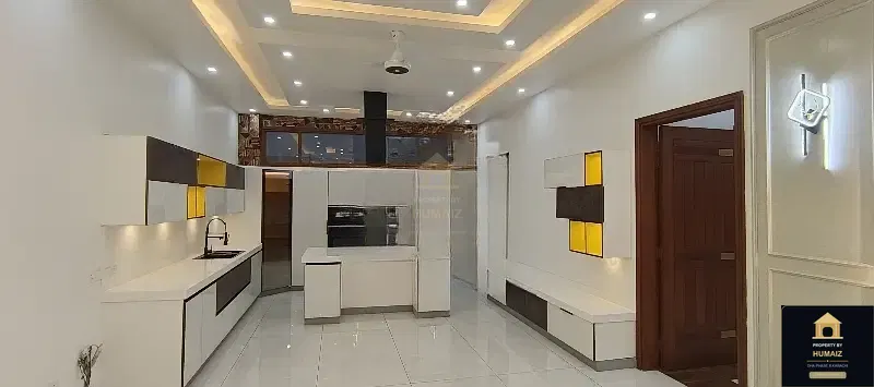 600 Sq. Yd. 7-Bedroom Luxury Villa in Zone A For Sale in DHA Phase 8 Karachi — Photograph 14