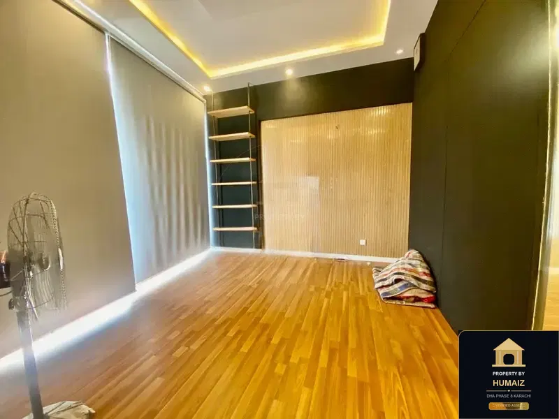 100 Sq. Yd. Corporate Office Space (Boulevard Facing, 1 Bath, Unit 1) on Zulfiqar Commercial For Rent in DHA Phase 8 Karachi — Photograph 4