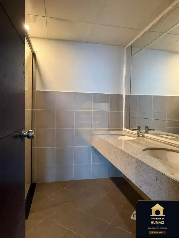 3-Bedroom Luxury Apartment (Sea Facing, 5 Bath, Suite 30) at Pearl Towers For Sale in DHA Phase 8 Karachi — Photograph 16