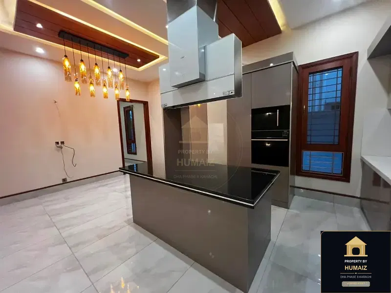 500 Sq. Yd. 5-Bedroom Luxury Villa (Boulevard Facing, 6 Bath, Residence 3) in Khayaban-e-Bahria For Sale in DHA Phase 8 Karachi — Photograph 3