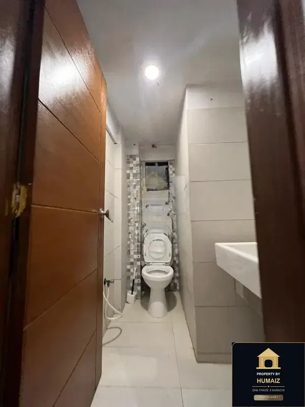 58 Sq. Yd. Commercial Retail Shop on Zulfiqar Commercial For Sale in DHA Phase 8 Karachi — Photograph 3
