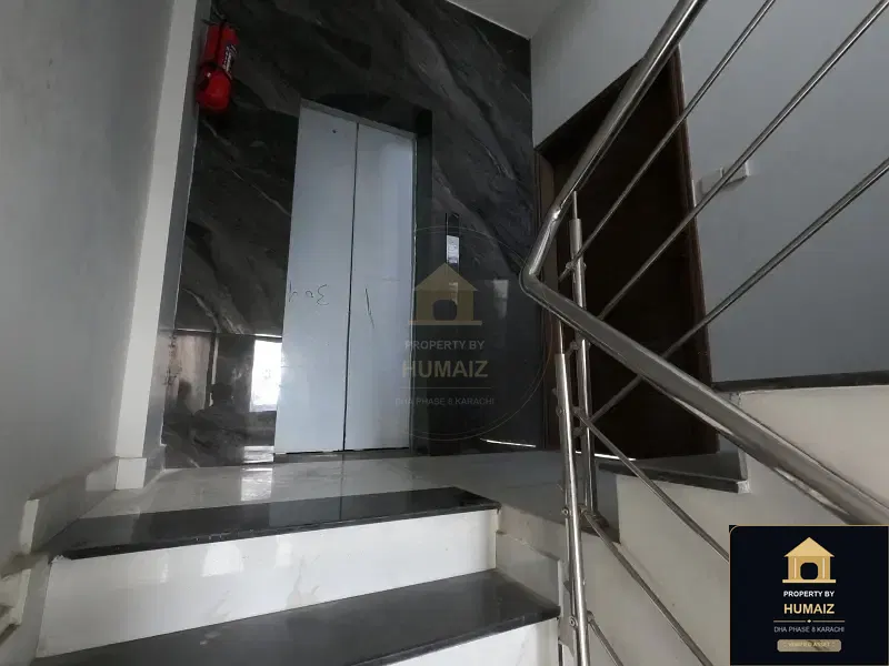 100 Sq. Yd. Commercial Building on Peninsula Commercial For Sale in DHA Phase 8 Karachi — Photograph 12