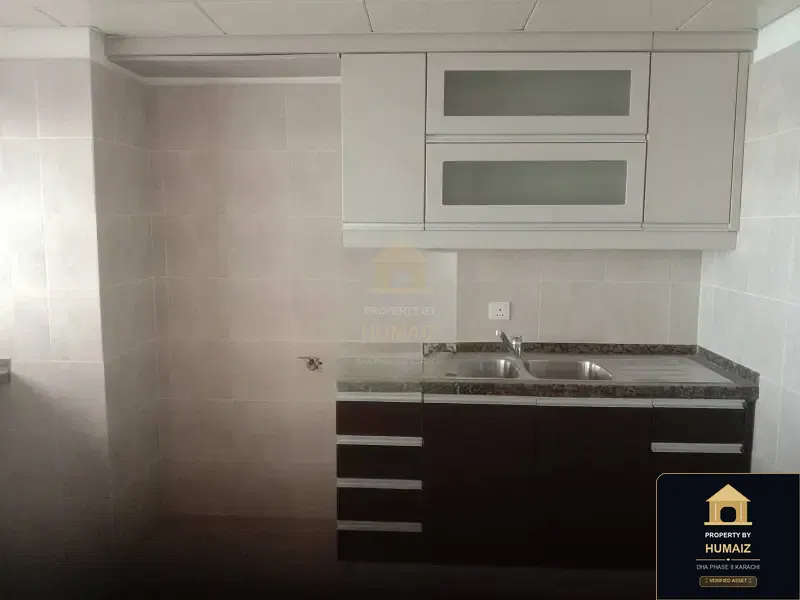 3-Bedroom Luxury Apartment (3 Bath, Suite 34) at Pearl Towers For Rent in DHA Phase 8 Karachi — Photograph 6