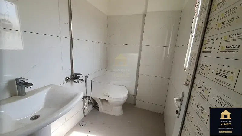 2-Bedroom Luxury Apartment (3 Bath, Suite 1) on Zulfiqar Commercial For Rent in DHA Phase 8 Karachi — Photograph 4